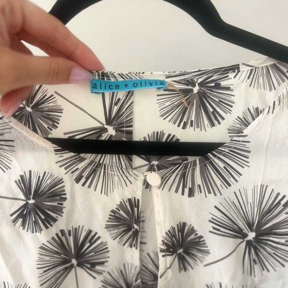 Alice + Olivia Monochrome Dandelion Print Blouse 95% Silk - Picture 2 of 5